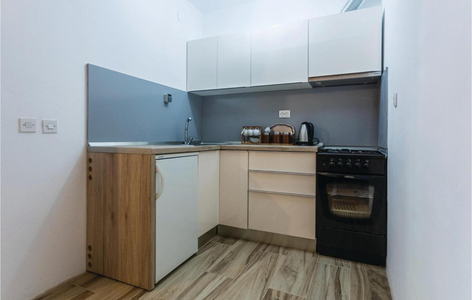 Awesome Apartment In Klek With Kitchen Kültér fotó