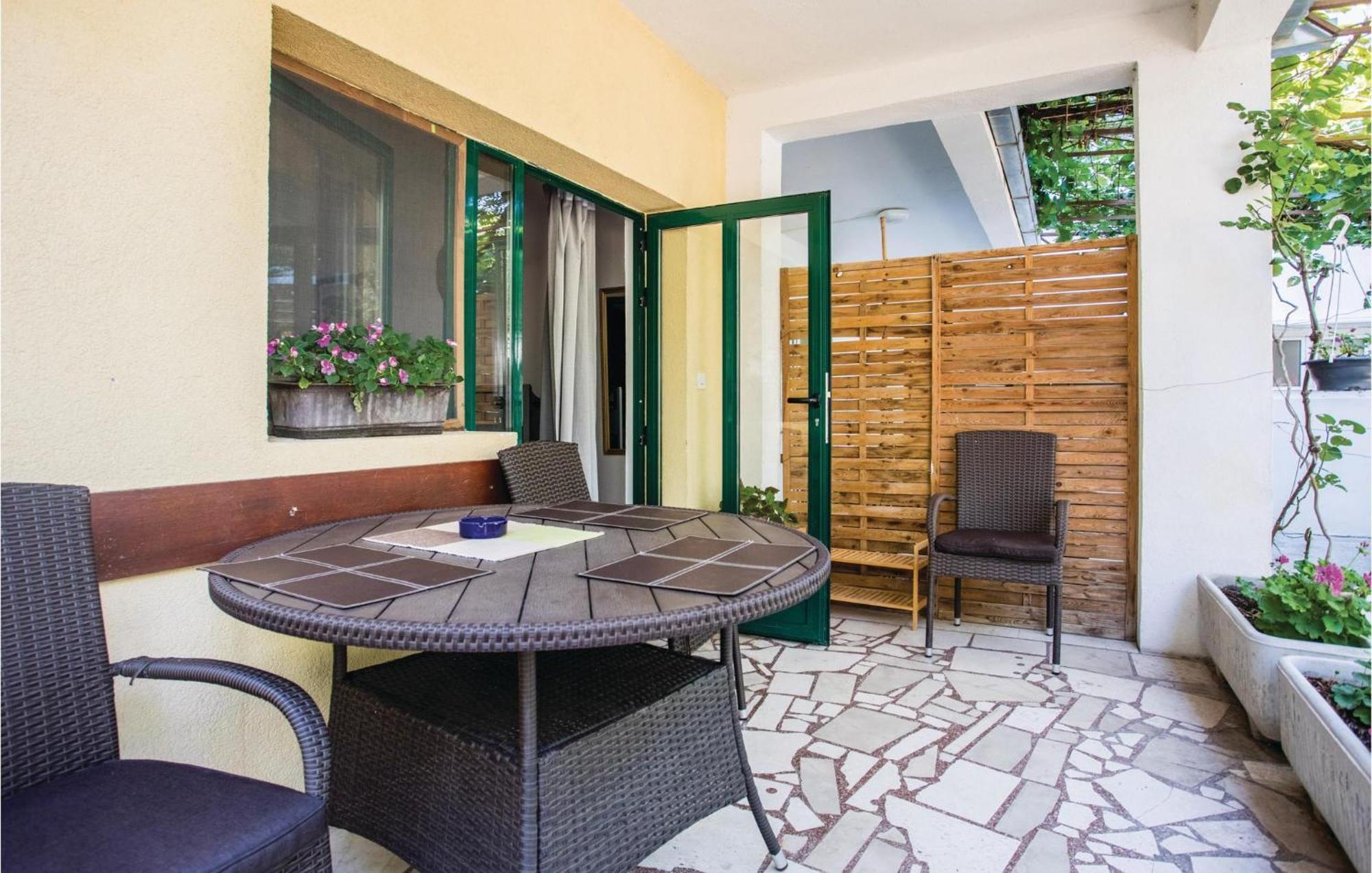 Awesome Apartment In Klek With Kitchen Kültér fotó