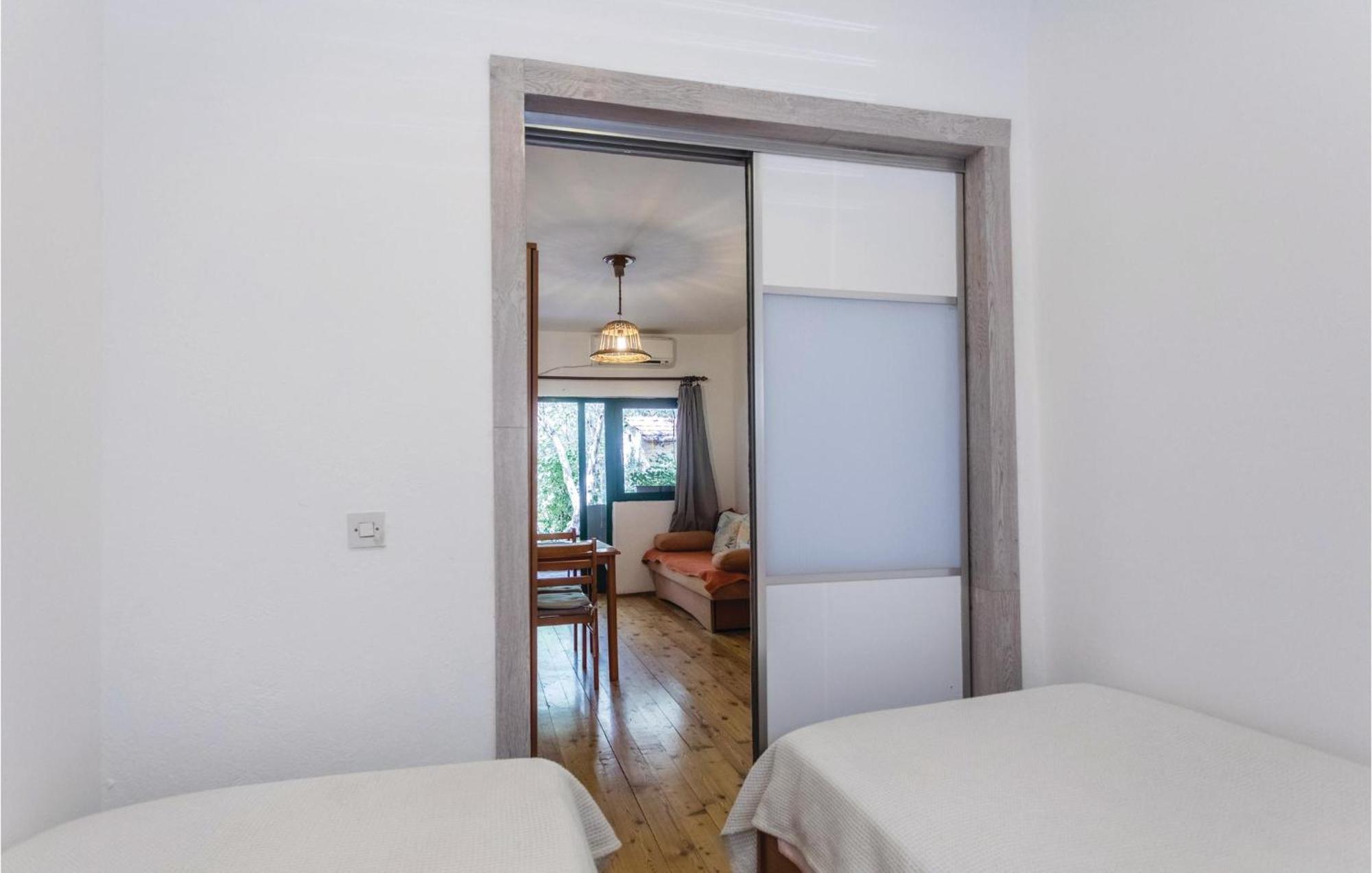 Awesome Apartment In Klek With Kitchen Kültér fotó