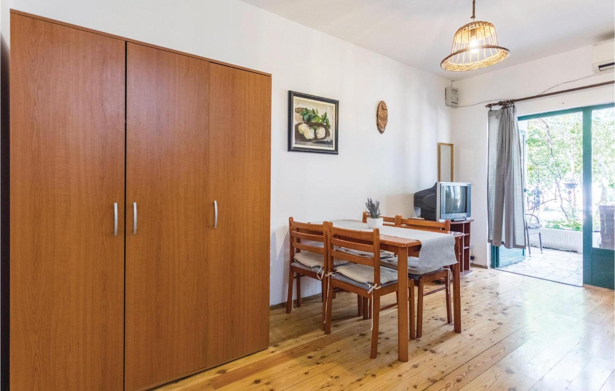 Awesome Apartment In Klek With Kitchen Kültér fotó